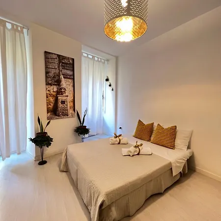 Apartament Street Chiaia *